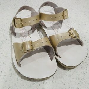 EUC Sun San Surfer Gold Metallic Sandles 9